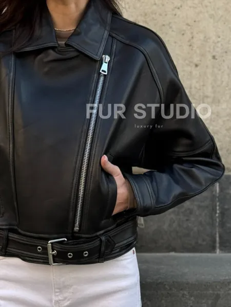 Кожаная куртка в стиле Casual - фото 1