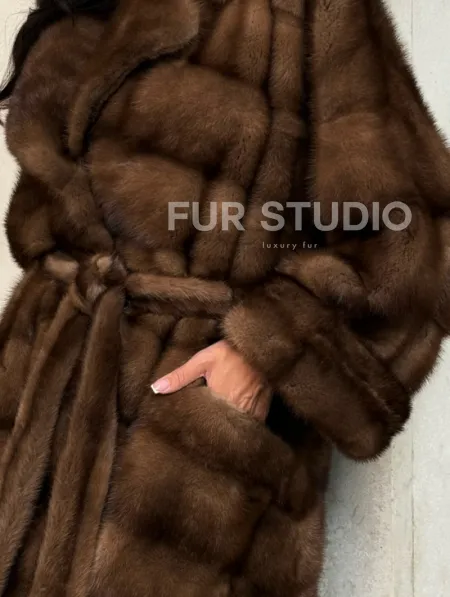 Норковая шуба в цвете соболь с английским воротником - фото 2