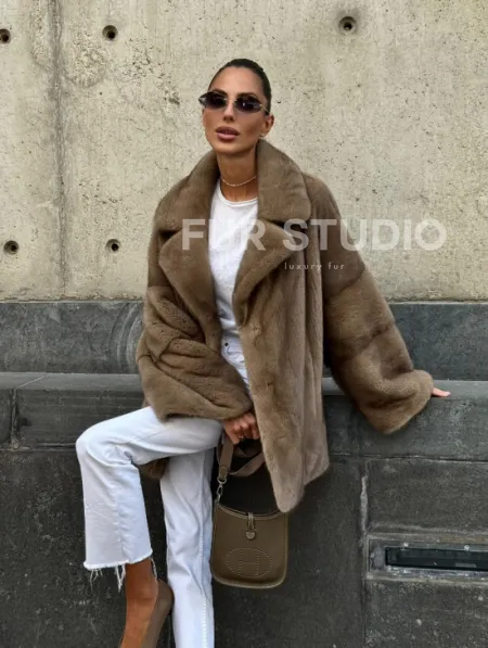 Норковый полушубок в пастельном оттенке - фото 10