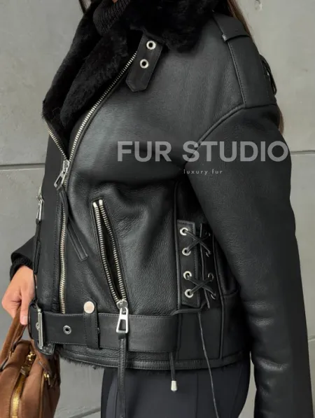 Черная короткая дубленка авиатор - фото 3