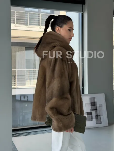 Женский норковый полушубок с капюшоном - фото 17