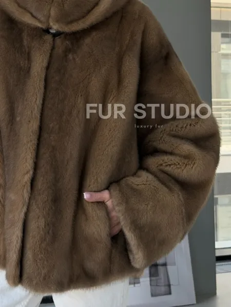 Женский норковый полушубок с капюшоном - фото 2