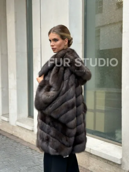 Эффектный жакет из меха соболя с капюшоном седина 1/2 - фото 5