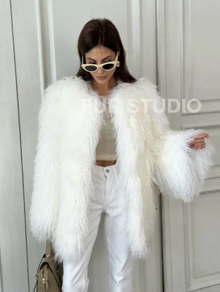 Белая шуба из меха ламы - фото 2