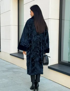 Шуба из каракуля Indigo Blue с отделкой из меха норки, фасон кокон - фото 4
