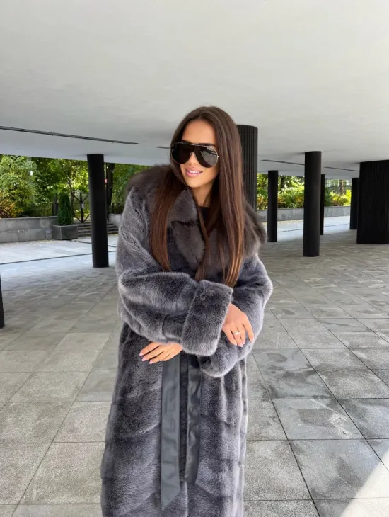 Шуба из аукционной норки с капюшоном куница цвет графит-хамелеон - фото 4