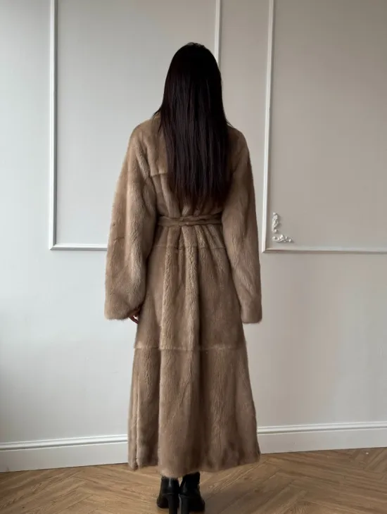 Длинная шуба прямого кроя из меха североамериканской норки с боковыми шлицами - фото 7