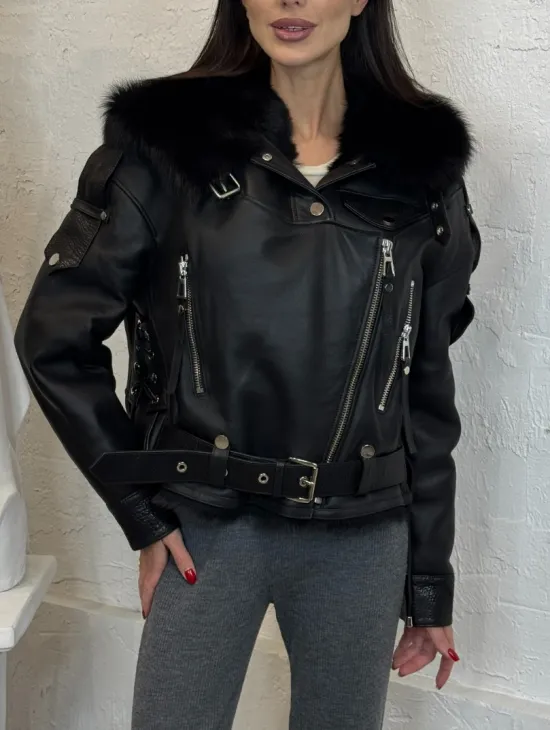 Короткая женская куртка - дубленка из натуральной кожи и мехом тосканы внутри, капюшон - фото 6