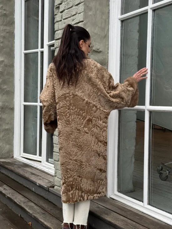 Женская шуба из меха каракуля GOLD кимоно паркет английский воротник - фото 10
