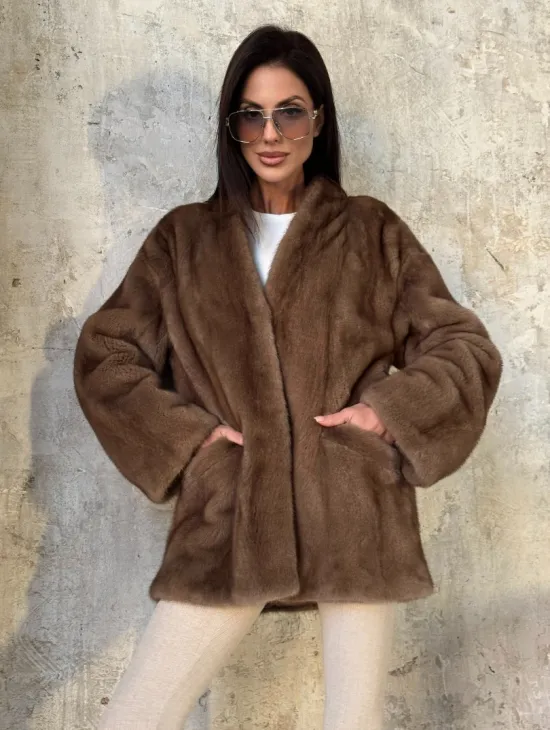 Бежевая норковая шуба - автоледи из меха скандинавской норки с воротником V-образным - фото 2