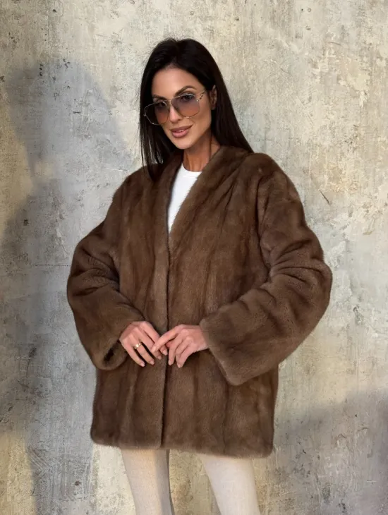 Бежевая норковая шуба - автоледи из меха скандинавской норки с воротником V-образным - фото 5