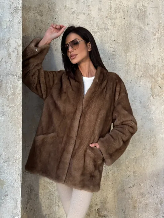 Бежевая норковая шуба - автоледи из меха скандинавской норки с воротником V-образным - фото 8