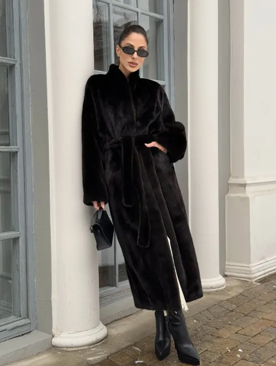 Натуральная коричневая норковая шуба в аукционном мехе SAGA FURS - фото 10