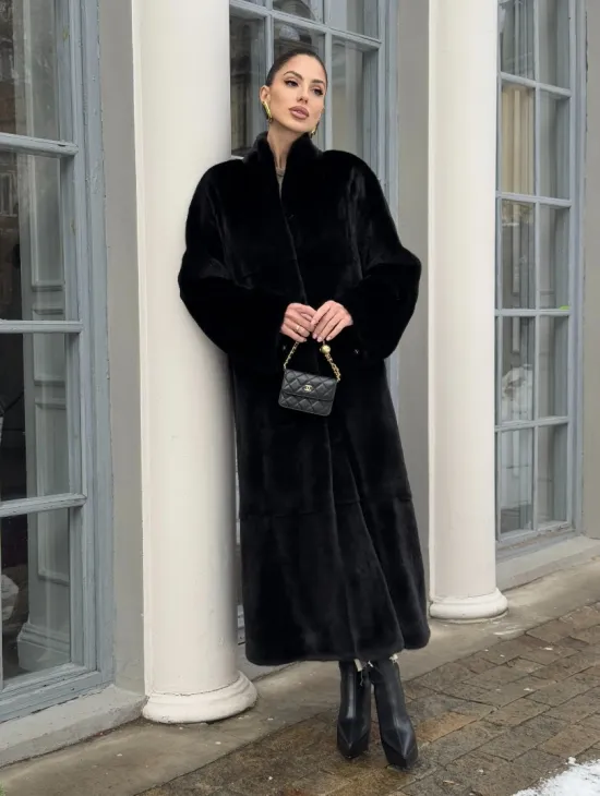 Цельнокроенная норковая шуба из аукционной норки Blackglama - фото 9