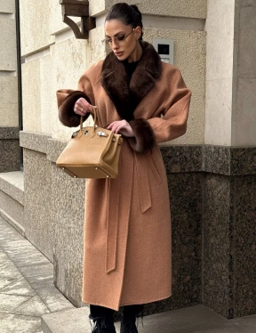 Длинное демисезонное пальто с отделкой из меха норки - фото 6