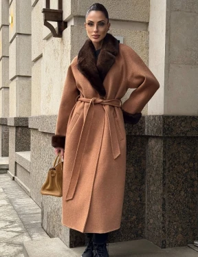 Длинное демисезонное пальто с отделкой из меха норки - фото 0