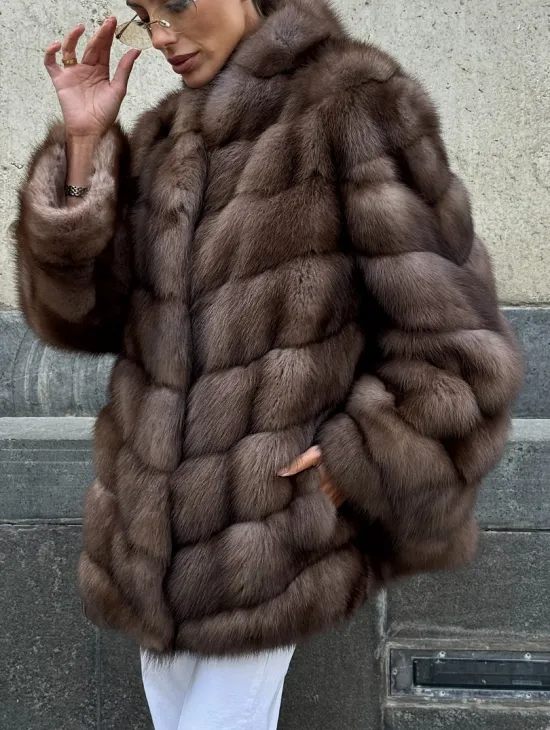 Женская шуба из меха куницы в цвете соболь - фото 1
