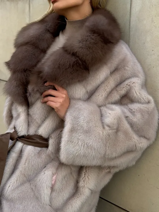 Шуба норковая летучая мышь с воротником куницы - фото 1