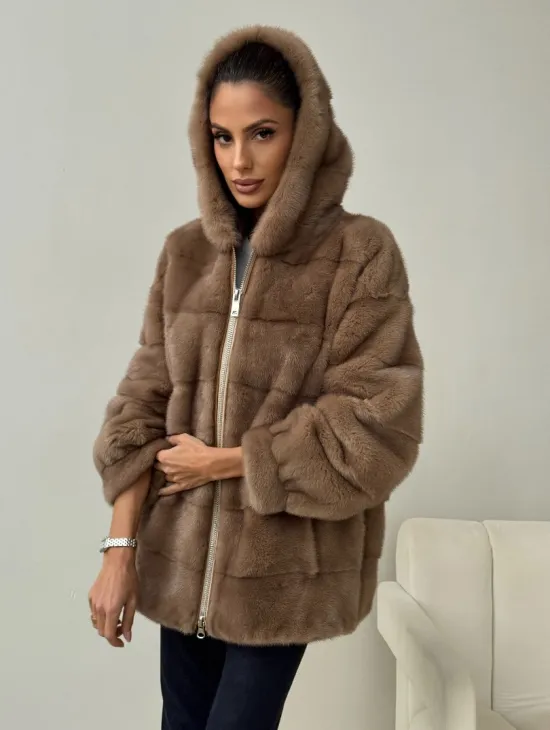 Бежевая норковая куртка с капюшоном - фото 3