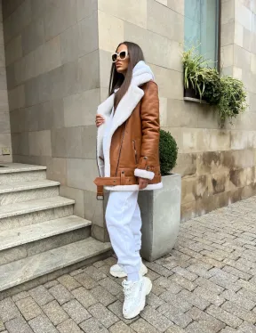 Женская дубленка авиатор в цвете виски - фото 2