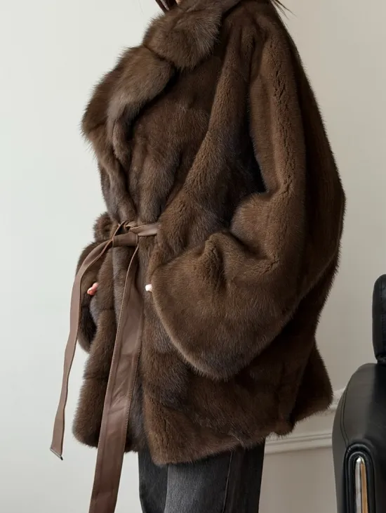 Коричневый полушубок с воротником куницы - летучая мышь - фото 6