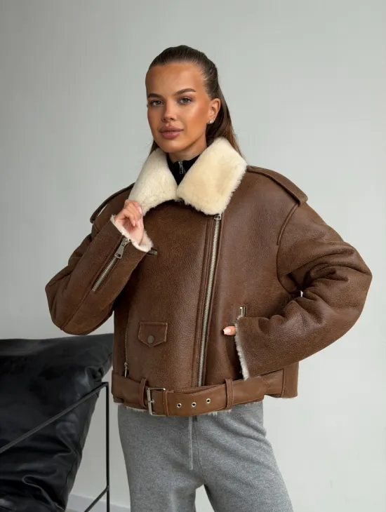 Короткая косуха-дубленка из овчины - фото 9