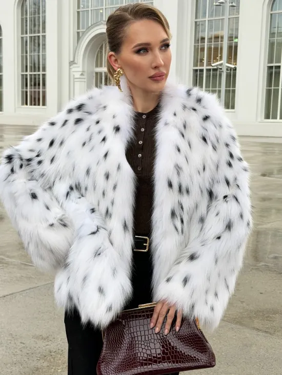 Шуба укороченная из арктической лисы под рысь - фото 0