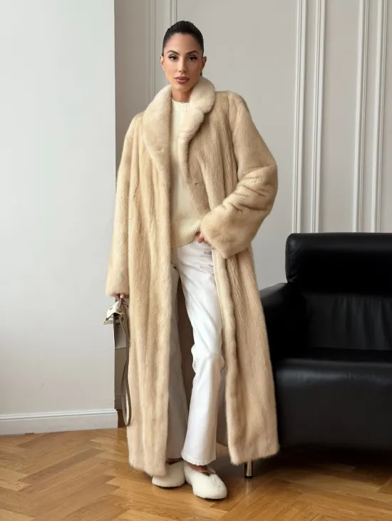 Длинная норковая шуба в натуральном цвете пастель - фото 8