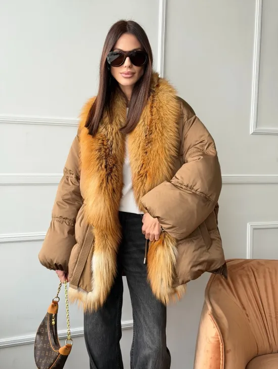 Женский пуховик оверсайз с мехом лисы - фото 11