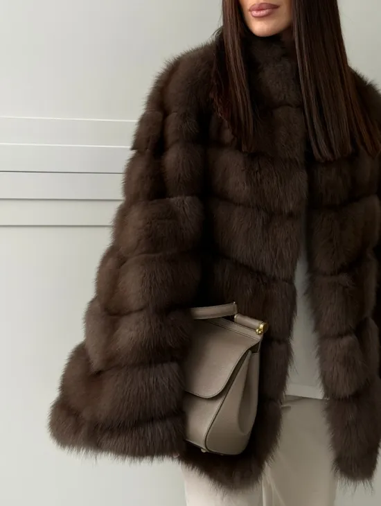Женская шуба из меха куницы - фото 1