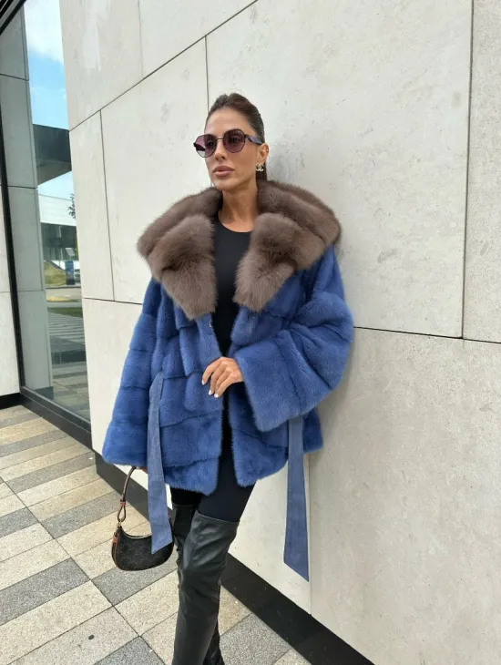 Норковое манто с капюшоном из куницы - цвет васильковый - фото 5