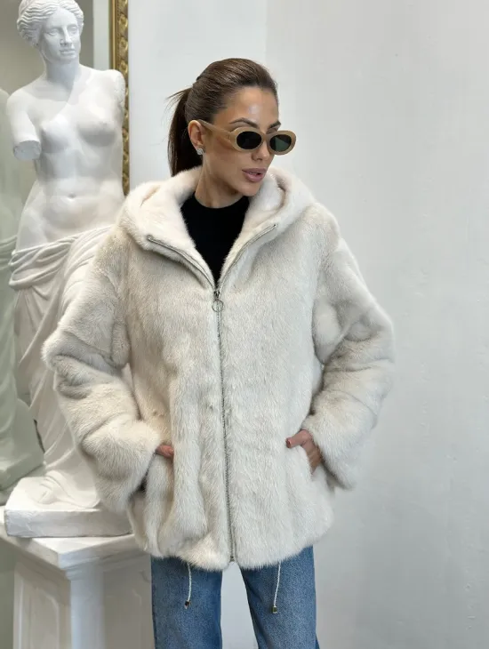 Норковая куртка с капюшоном - цвет ваниль - фото 2